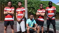 Makna Mendalam Jersey Madura United untuk BRI Super League 2025-26: Baju Pesa'an, Garam Madura, dan Filosofi Tandhu' Majheng